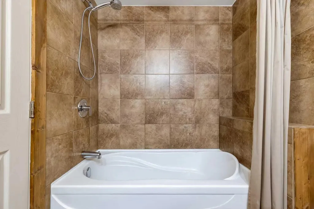 216 Castleridge Drive NE Calgary AB T3J 1X3