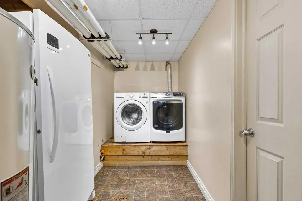 216 Castleridge Drive NE Calgary AB T3J 1X3