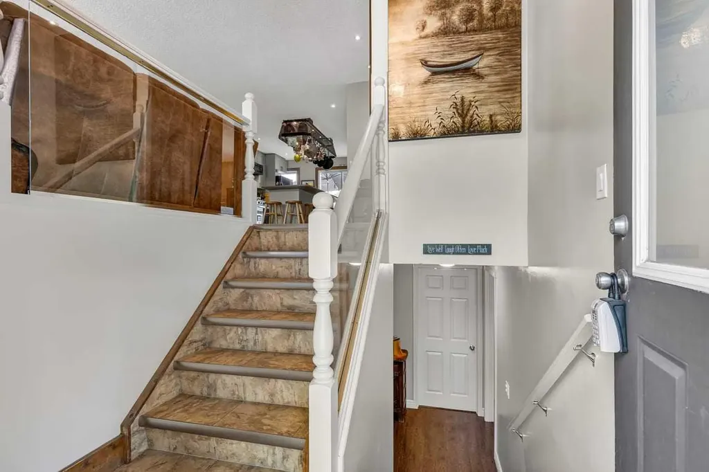 216 Castleridge Drive NE Calgary AB T3J 1X3