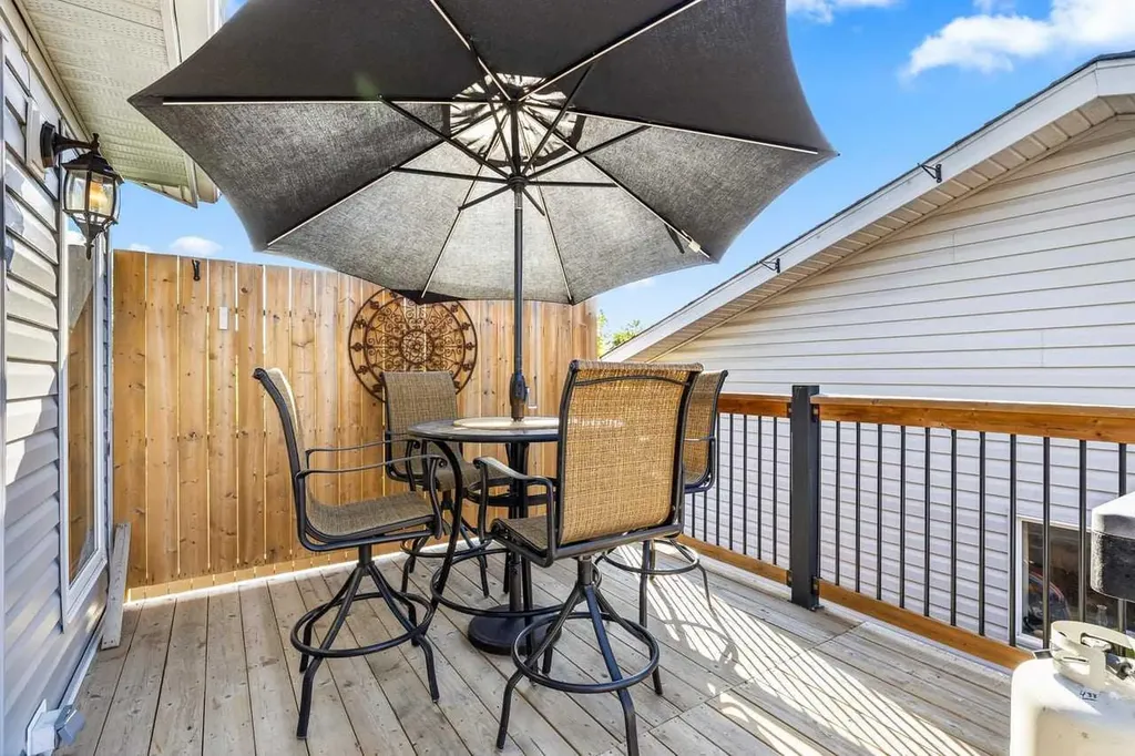 216 Castleridge Drive NE Calgary AB T3J 1X3