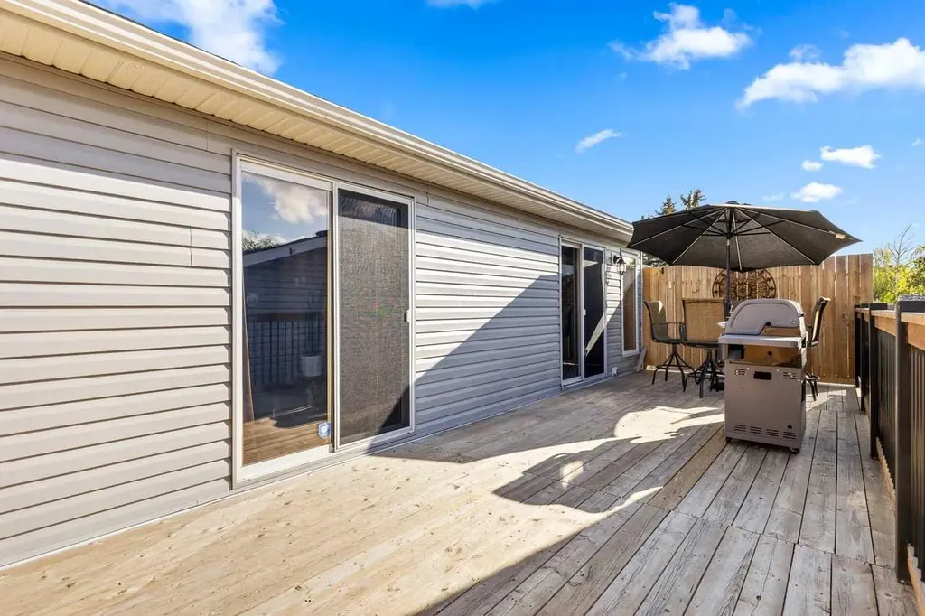 216 Castleridge Drive NE Calgary AB T3J 1X3