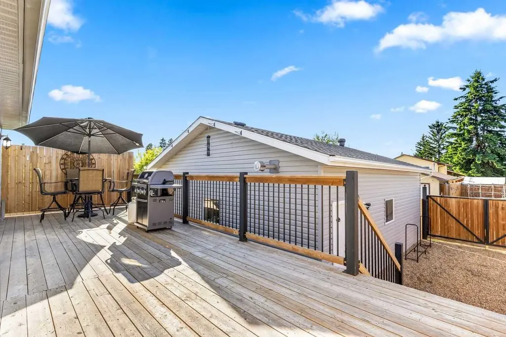 216 Castleridge Drive NE Calgary AB T3J 1X3