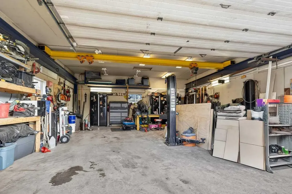 216 Castleridge Drive NE Calgary AB T3J 1X3
