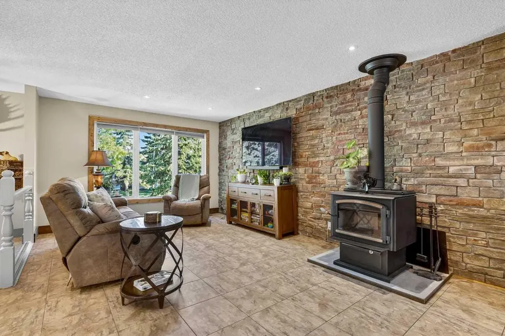 216 Castleridge Drive NE Calgary AB T3J 1X3