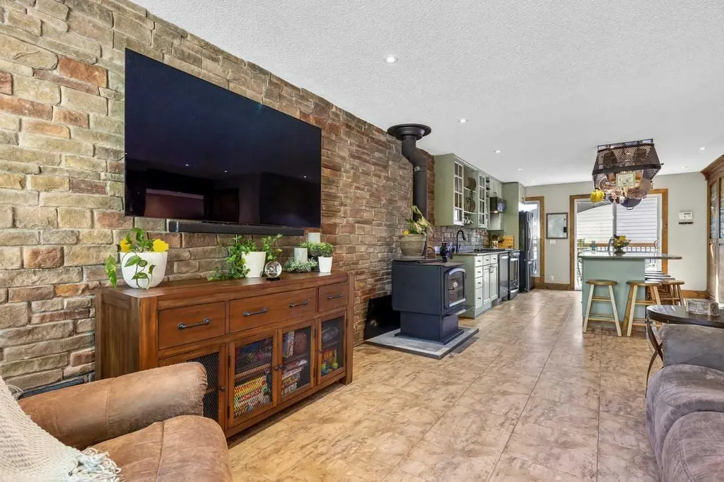 216 Castleridge Drive NE Calgary AB T3J 1X3