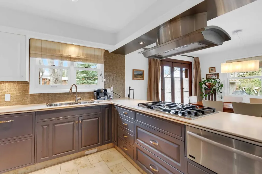 4615 14a Street SW Calgary AB T2T 3Y4