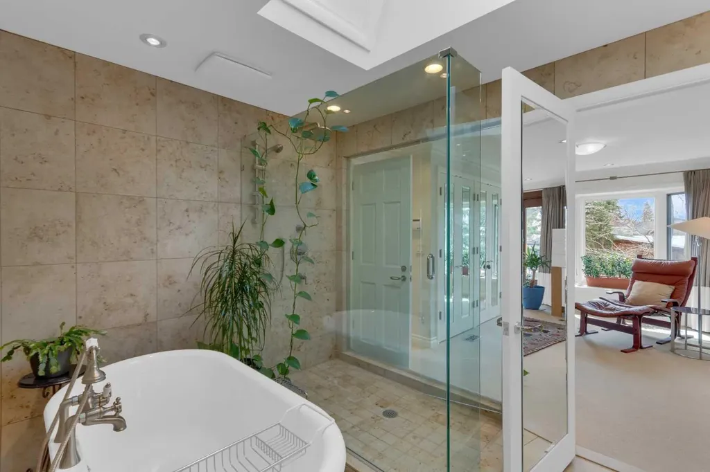 4615 14a Street SW Calgary AB T2T 3Y4