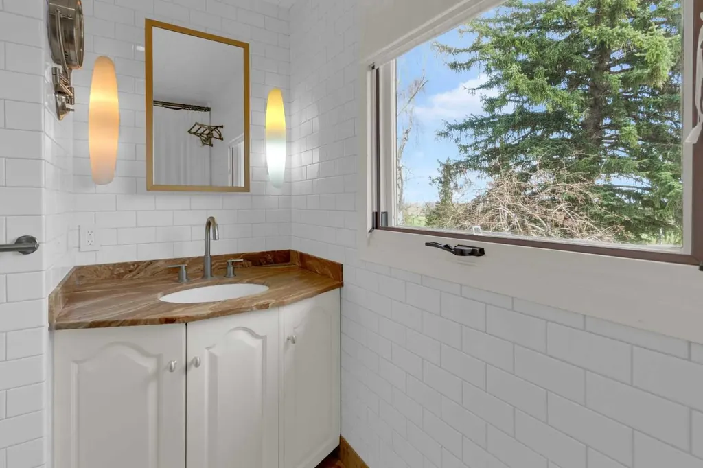 4615 14a Street SW Calgary AB T2T 3Y4