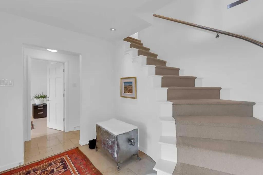4615 14a Street SW Calgary AB T2T 3Y4