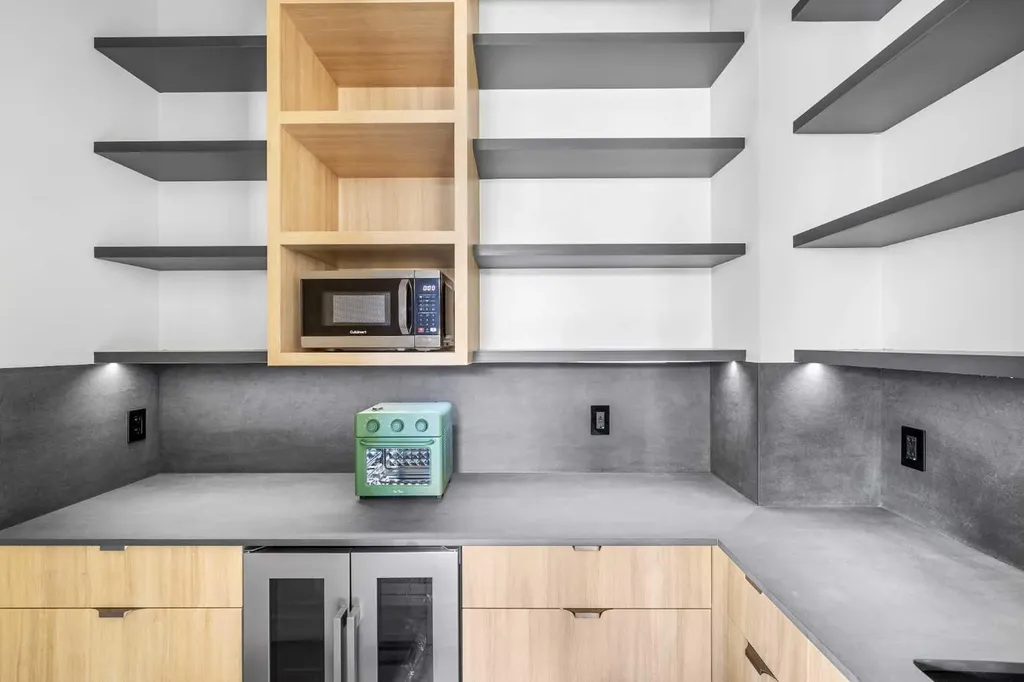 3B Willow Crescent SW Calgary AB T3C 3B8