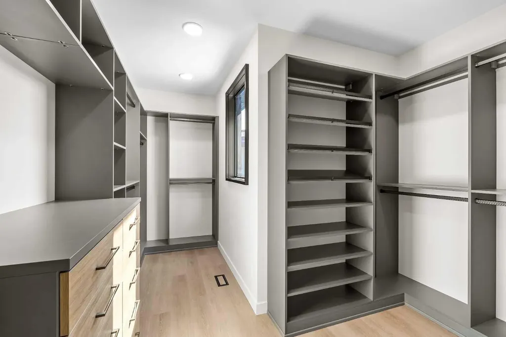 3B Willow Crescent SW Calgary AB T3C 3B8