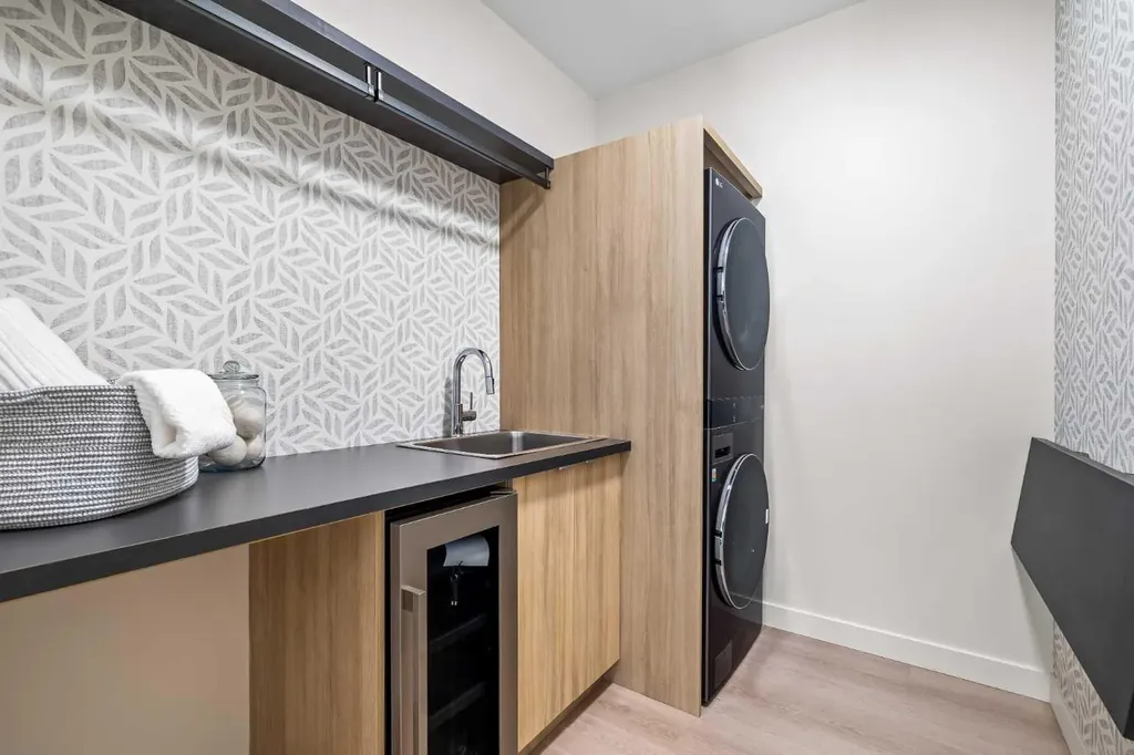 3B Willow Crescent SW Calgary AB T3C 3B8