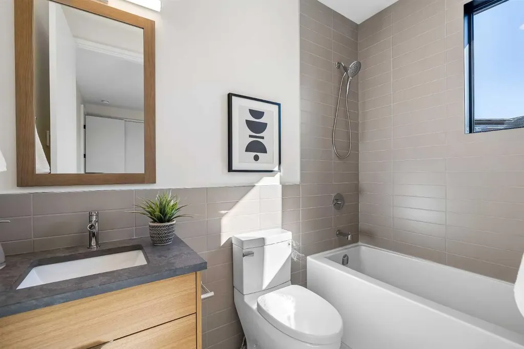 3B Willow Crescent SW Calgary AB T3C 3B8