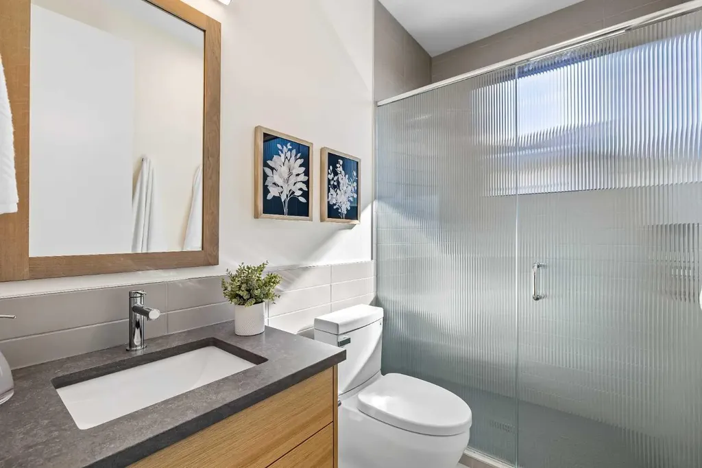 3B Willow Crescent SW Calgary AB T3C 3B8