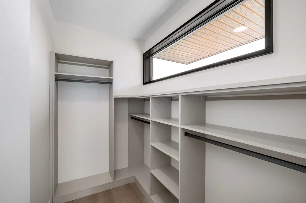 3B Willow Crescent SW Calgary AB T3C 3B8