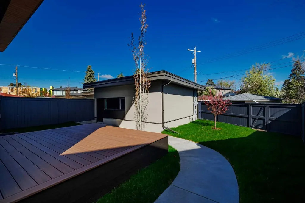 3B Willow Crescent SW Calgary AB T3C 3B8