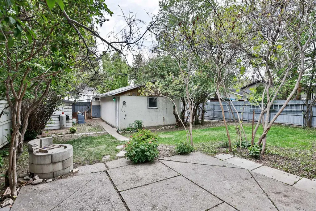 1047 16 Street S Lethbridge AB T1K 1X3