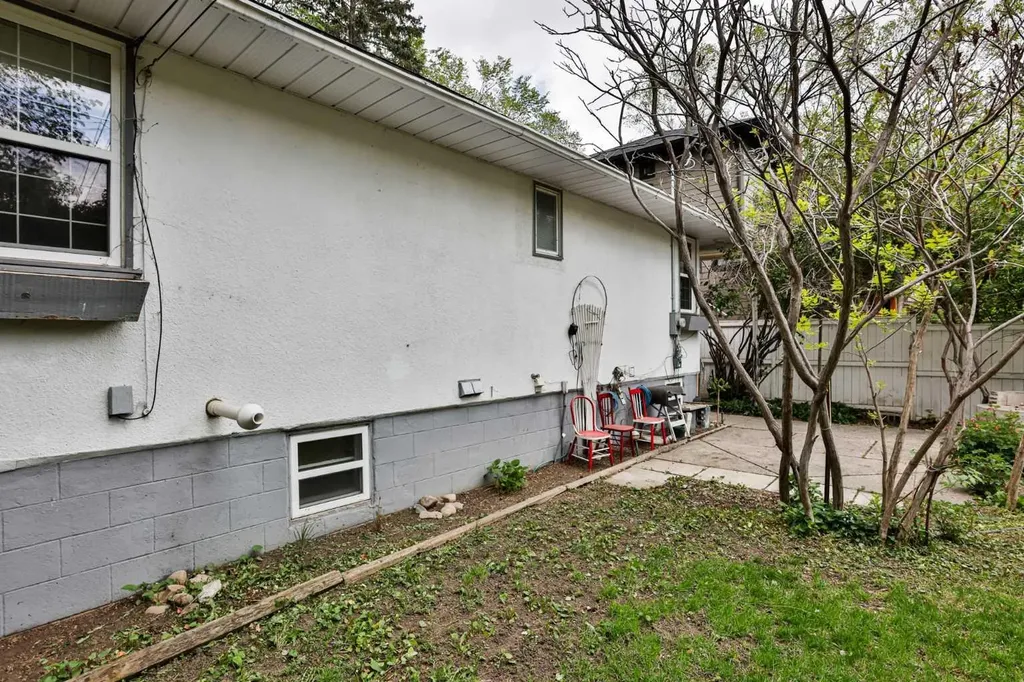 1047 16 Street S Lethbridge AB T1K 1X3