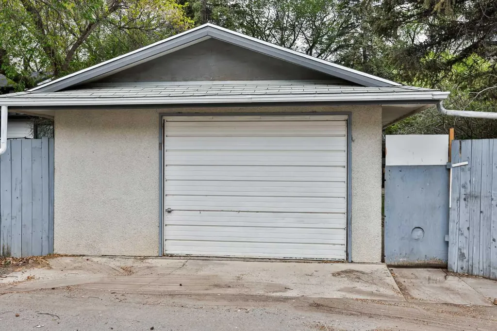 1047 16 Street S Lethbridge AB T1K 1X3