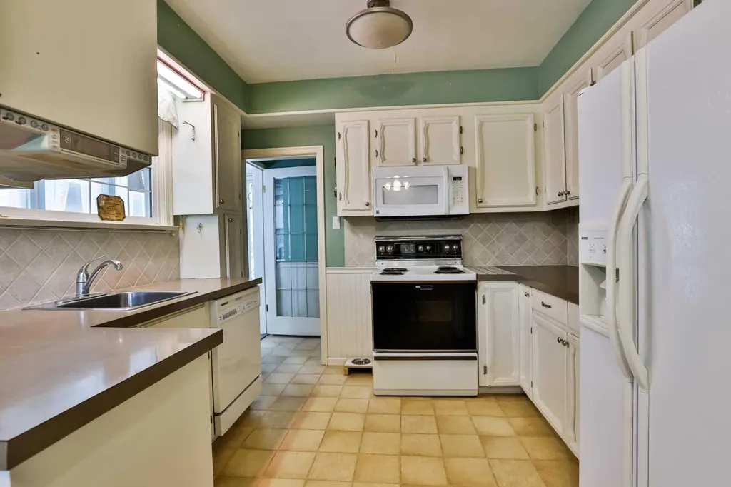 1047 16 Street S Lethbridge AB T1K 1X3