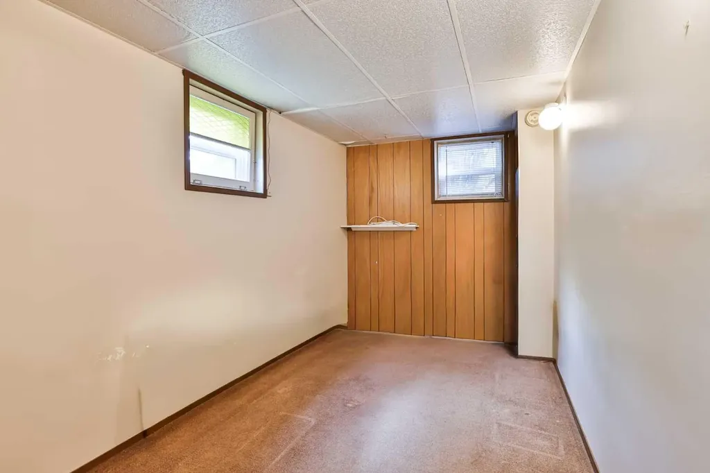 1047 16 Street S Lethbridge AB T1K 1X3