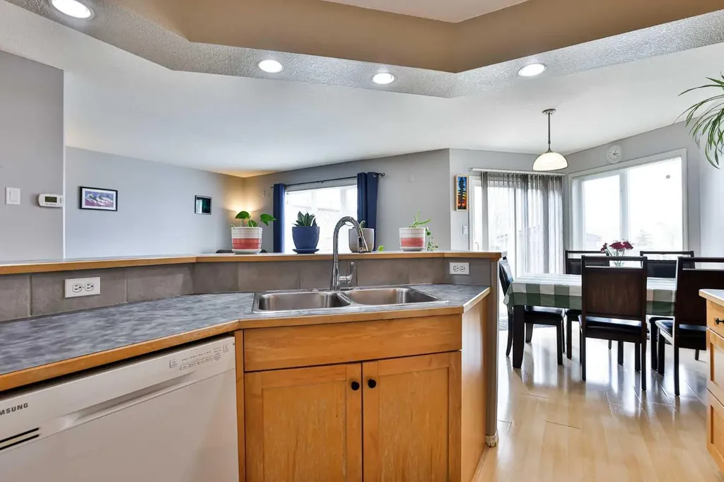 142 Peigan Court W Lethbridge AB T1K 7N2