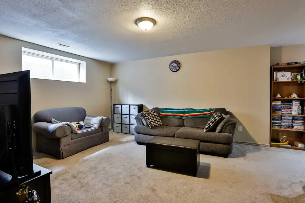 142 Peigan Court W Lethbridge AB T1K 7N2