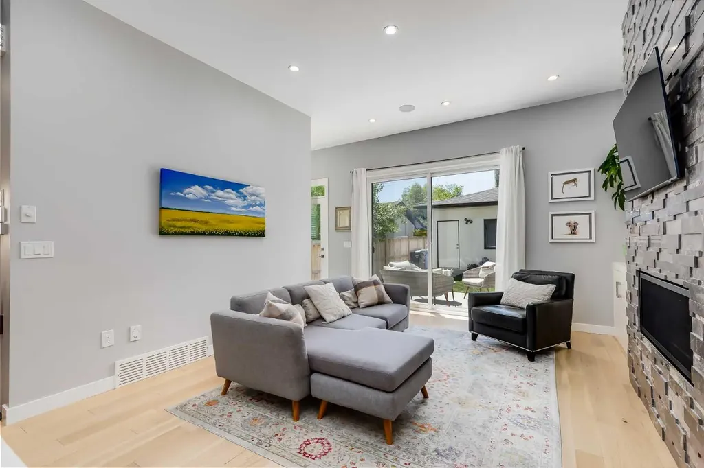 3205 Kinsale Road SW Calgary AB T3E 4S1