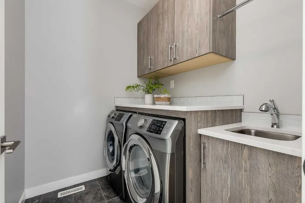 3205 Kinsale Road SW Calgary AB T3E 4S1