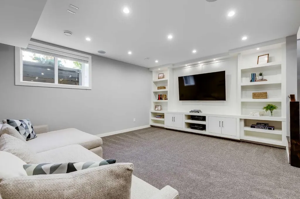 3205 Kinsale Road SW Calgary AB T3E 4S1