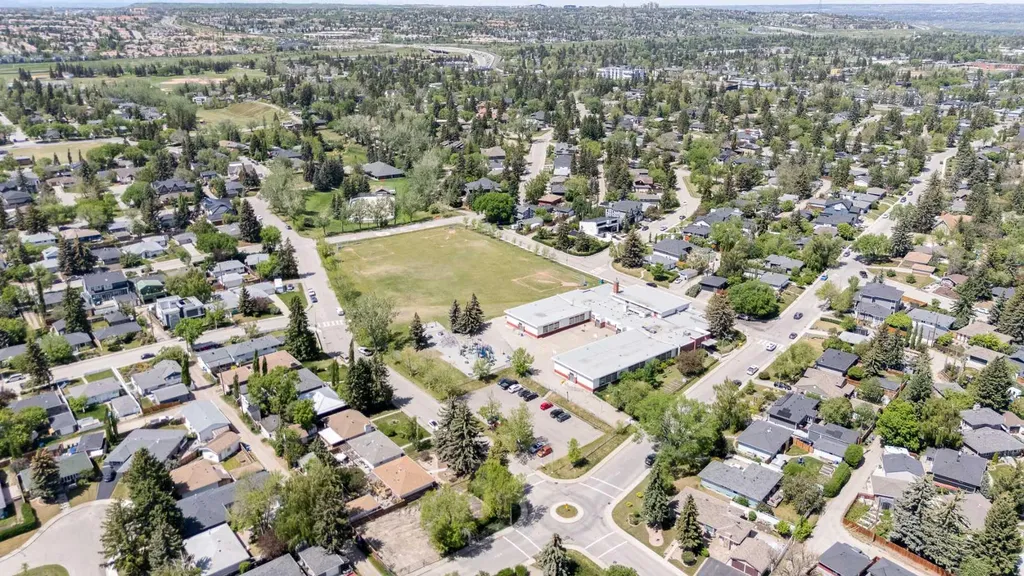 3205 Kinsale Road SW Calgary AB T3E 4S1
