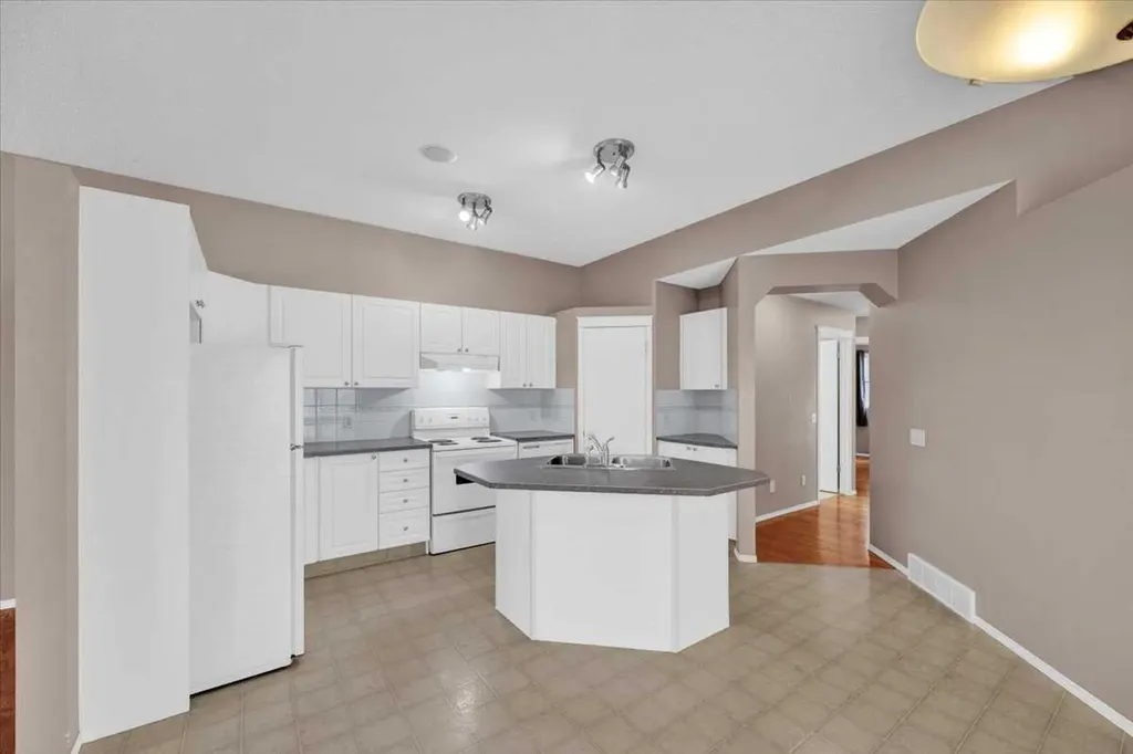 231 Tuscany Drive NW Calgary AB T3L 2H9