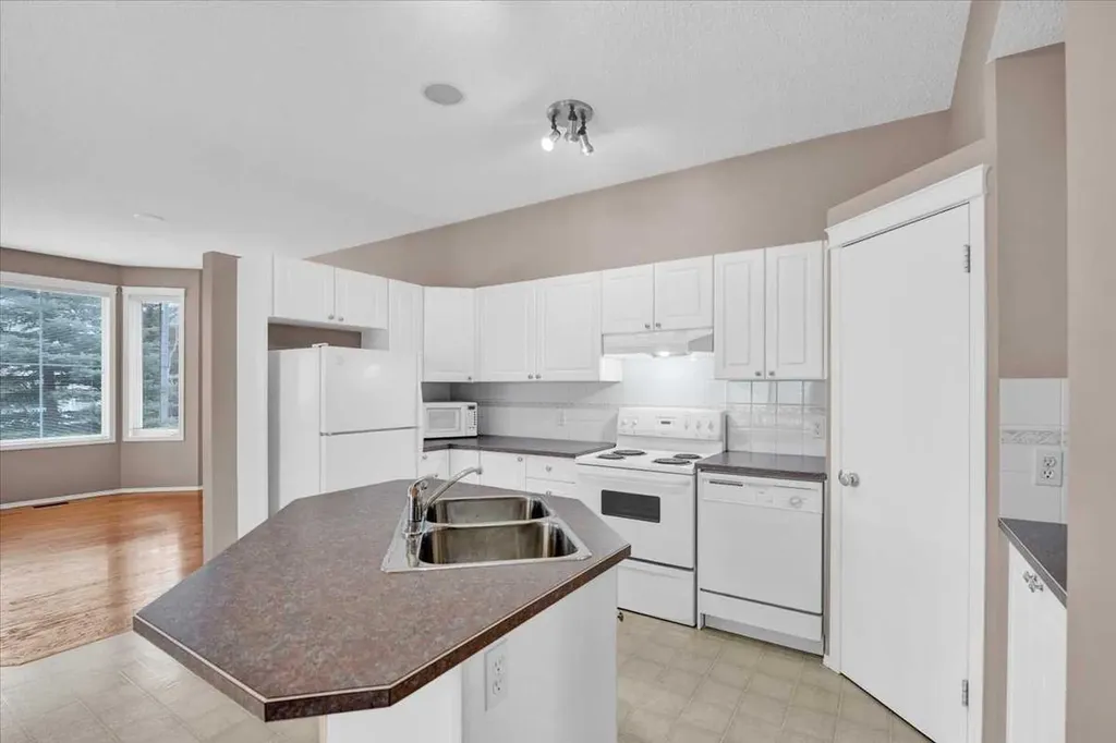 231 Tuscany Drive NW Calgary AB T3L 2H9