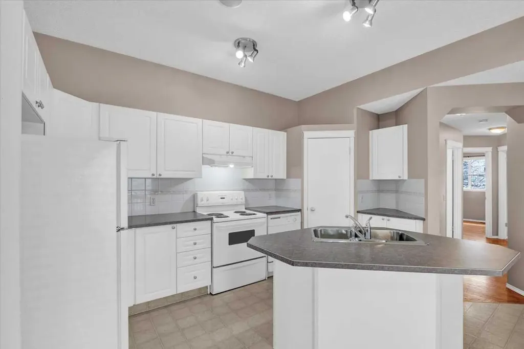 231 Tuscany Drive NW Calgary AB T3L 2H9