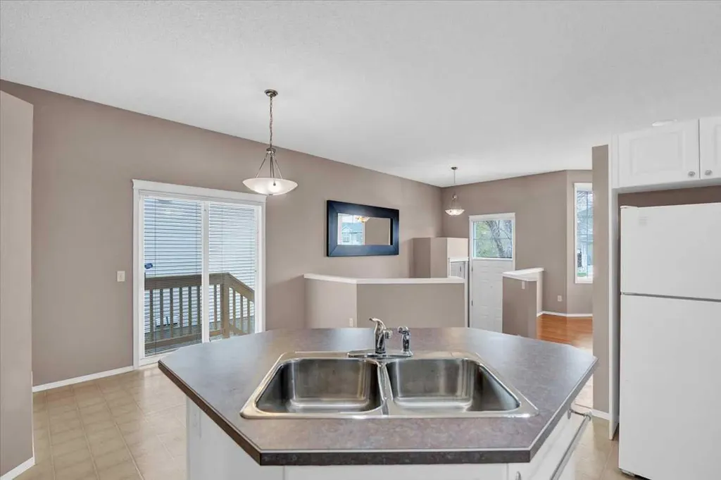 231 Tuscany Drive NW Calgary AB T3L 2H9