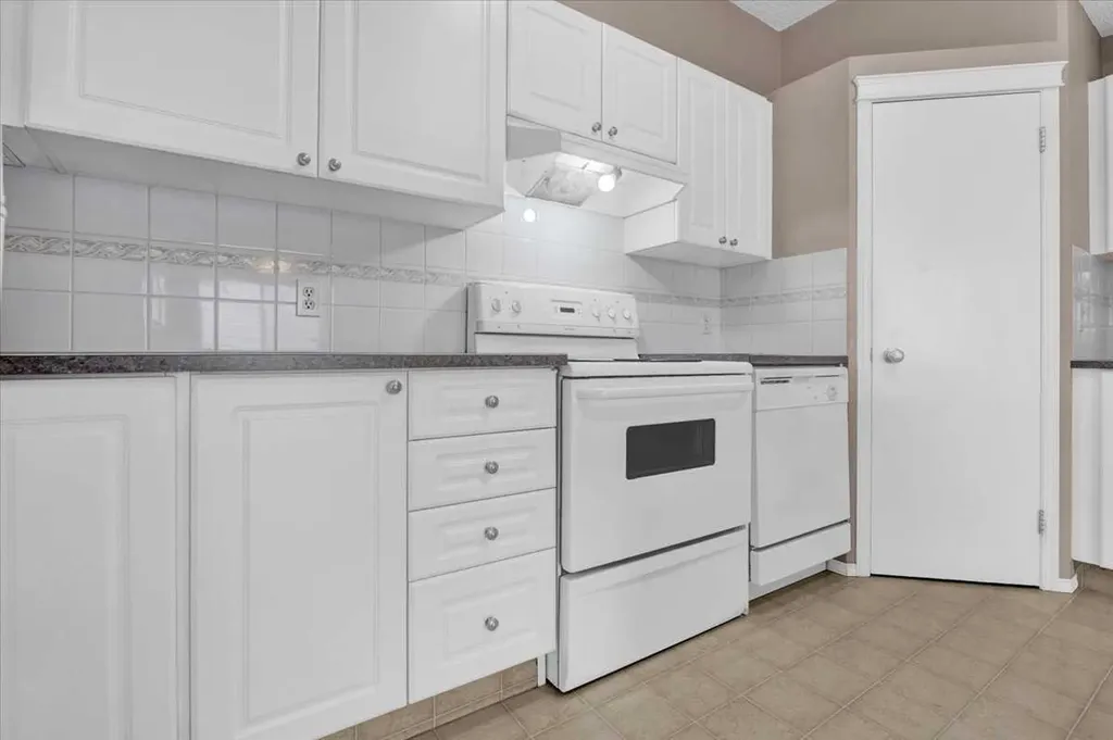 231 Tuscany Drive NW Calgary AB T3L 2H9
