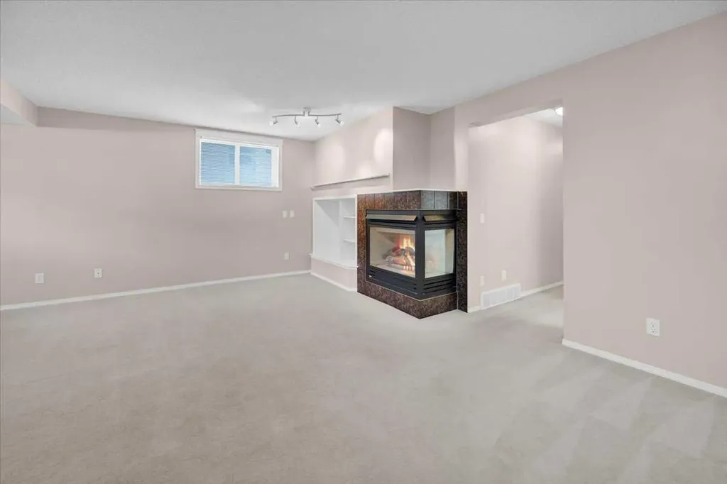 231 Tuscany Drive NW Calgary AB T3L 2H9