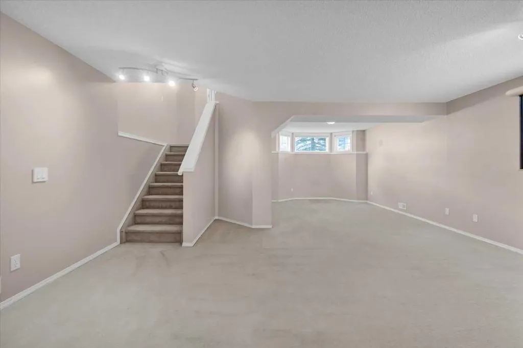 231 Tuscany Drive NW Calgary AB T3L 2H9