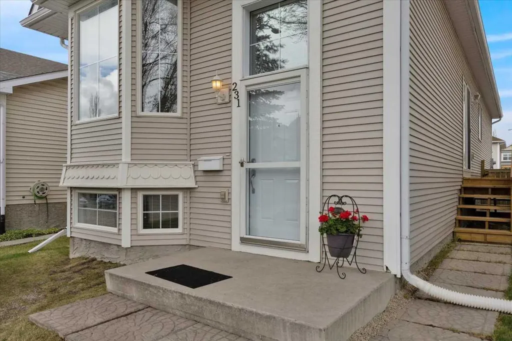 231 Tuscany Drive NW Calgary AB T3L 2H9