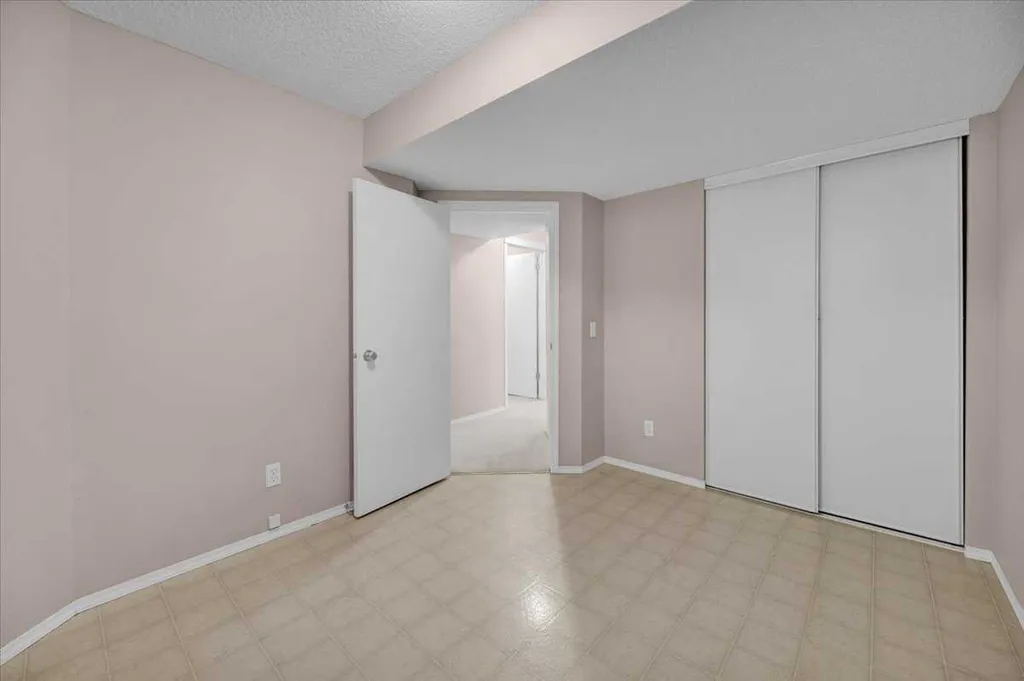 231 Tuscany Drive NW Calgary AB T3L 2H9