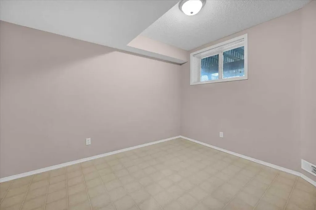 231 Tuscany Drive NW Calgary AB T3L 2H9