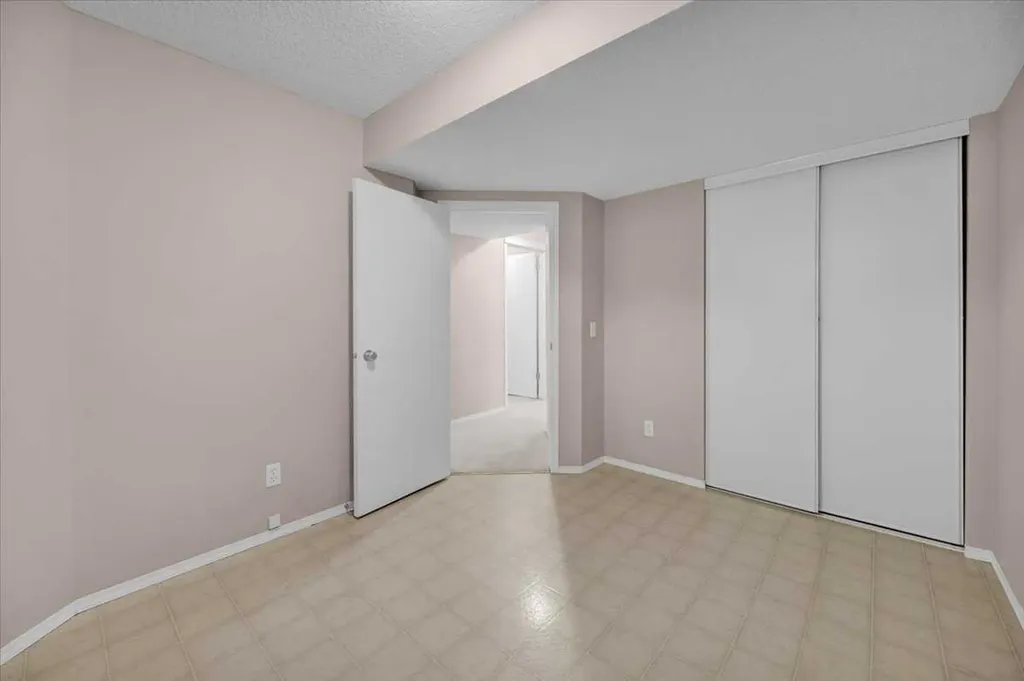 231 Tuscany Drive NW Calgary AB T3L 2H9