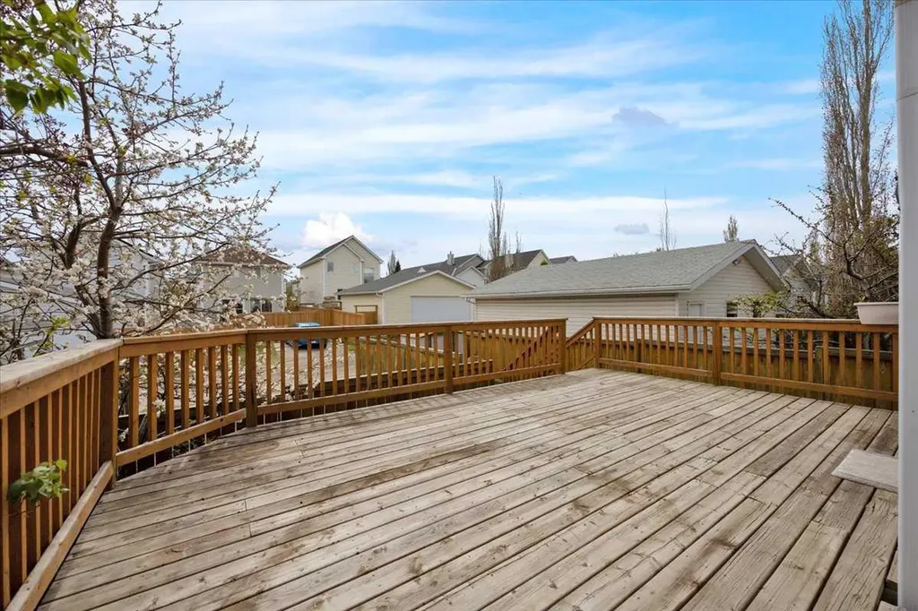 231 Tuscany Drive NW Calgary AB T3L 2H9