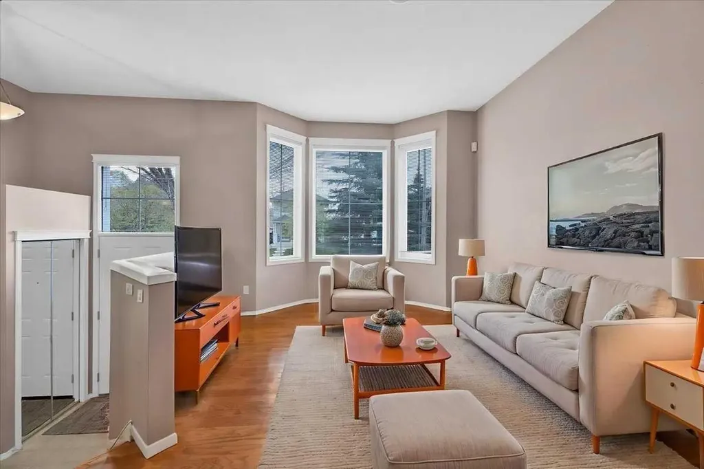 231 Tuscany Drive NW Calgary AB T3L 2H9