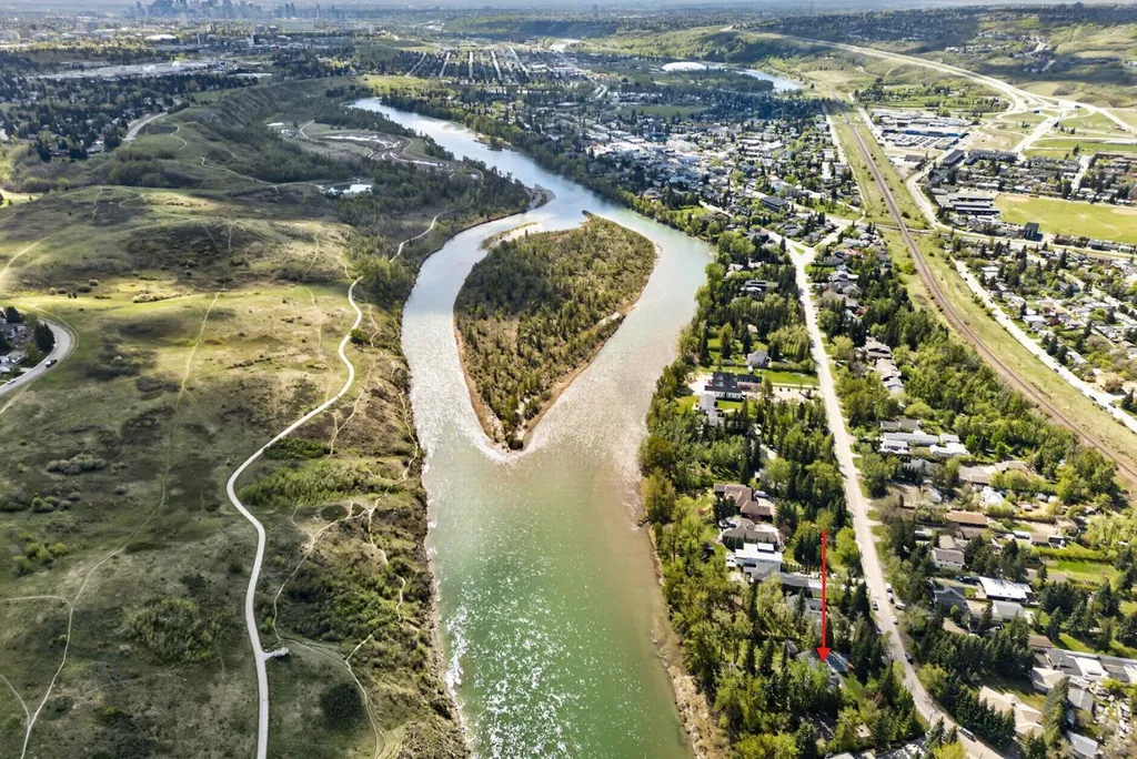 7136 Bow Crescent NW Calgary AB T3B 2B9