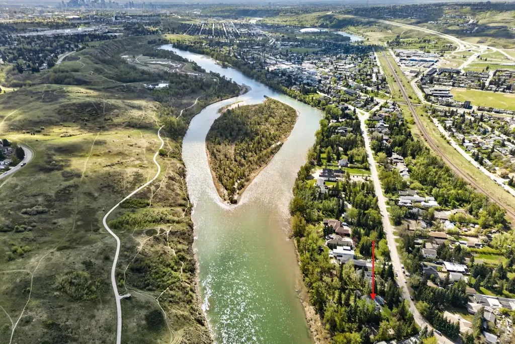7136 Bow Crescent NW Calgary AB T3B 2B9