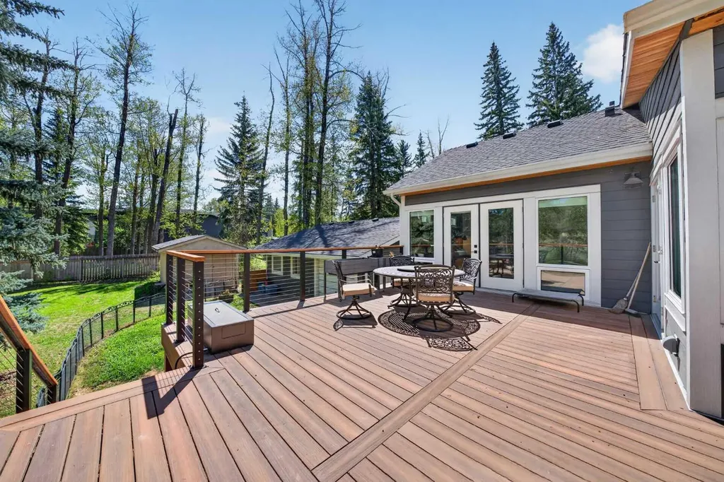 7136 Bow Crescent NW Calgary AB T3B 2B9