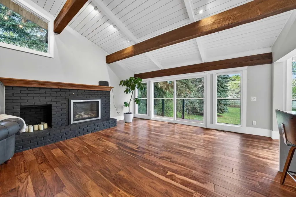 7136 Bow Crescent NW Calgary AB T3B 2B9