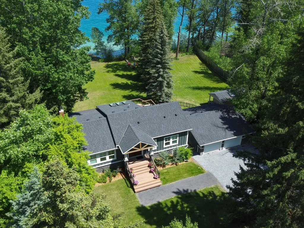 7136 Bow Crescent NW Calgary AB T3B 2B9