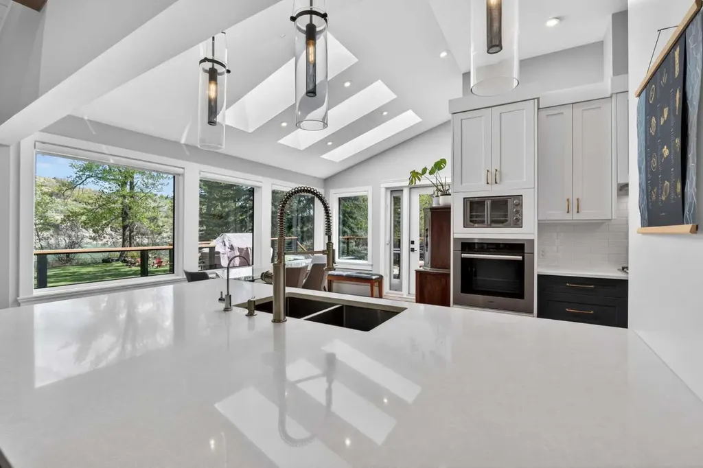 7136 Bow Crescent NW Calgary AB T3B 2B9